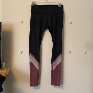 Alo Yago pants gray with pink design